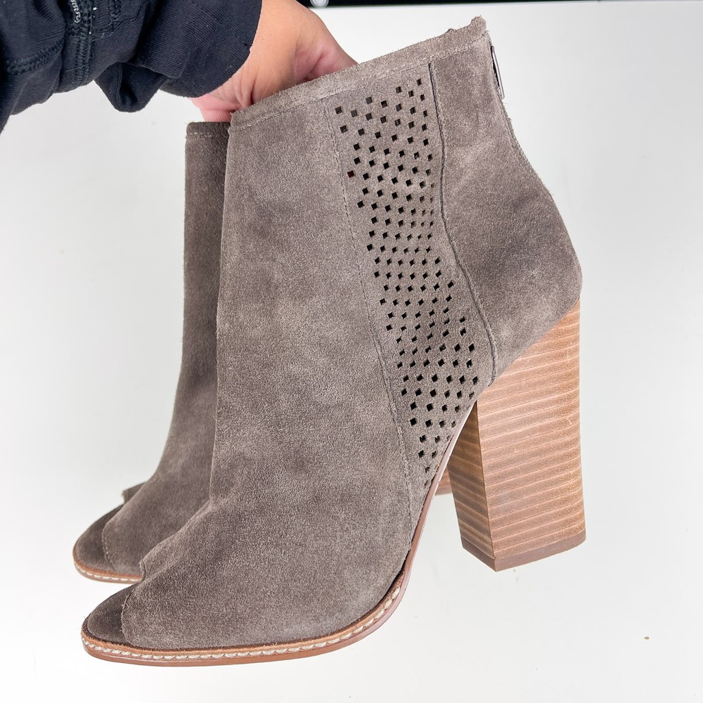 Gianni Bini Womens 10 Suede Leather Gray Ankle Booties Boots 4.5" Heel Open Toe - Picture 4 of 12
